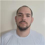 Profesor de artes marciales mixtas, así como boxeo, grapplin y Muay Thai